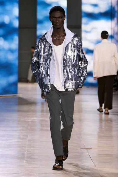 Look 32